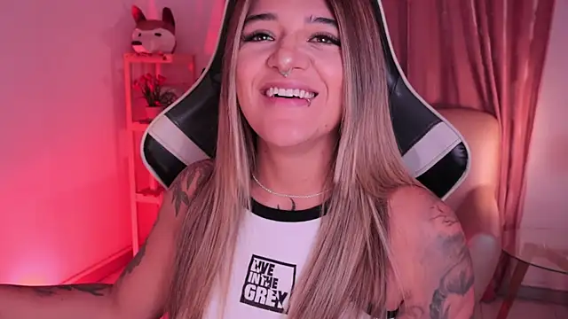 ashleyvalirya online show from January 12, 2026, 3:56 am