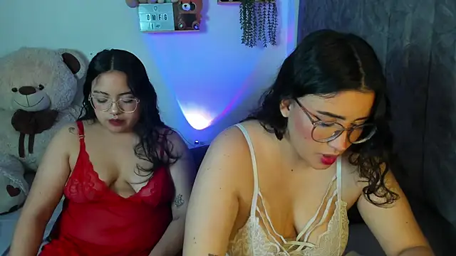 maddie-and-chelsea- online show from November 18, 2025, 10:31 am