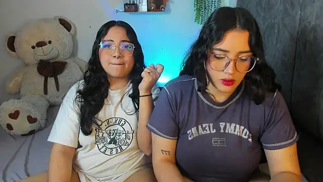 maddie-and-chelsea- online show from November 28, 2025, 9:56 am