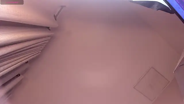 Giovanna oliveira online show from October 15, 2025, 6:57 am