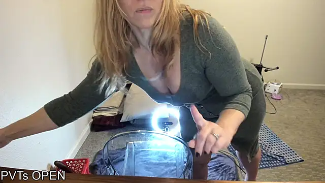 Peaches N Kreme online show from October 28, 2025, 2:26 am