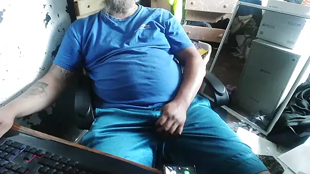 slickwill123 online show from June 21, 2026, 4:42 pm
