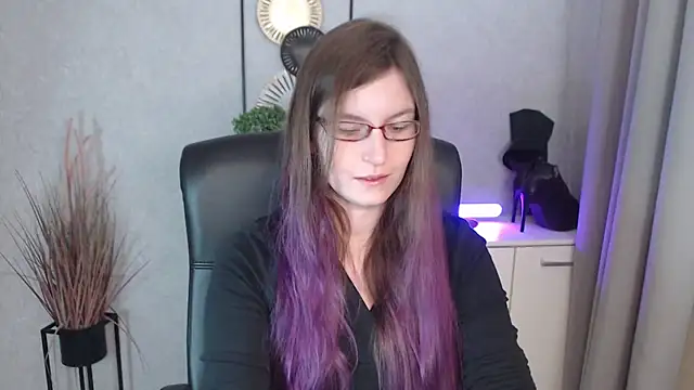 emmaxDelight online show from November 19, 2025, 6:35 am