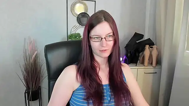 emmaxDelight online show from June 1, 2026, 5:25 pm