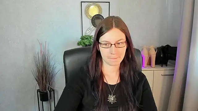 Snapshot of emmaxDelight chatting on July 16, 2026, 5:24 am emmaxDelight online show from July 16, 2026, 5:24 am