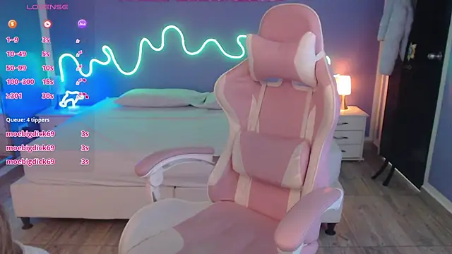 zoe jones13 online show from March 17, 2025, 3:47 am