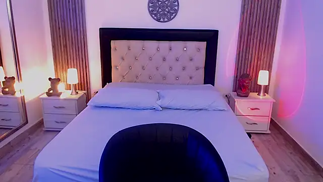 zoe jones13 online show from October 15, 2025, 3:39 am