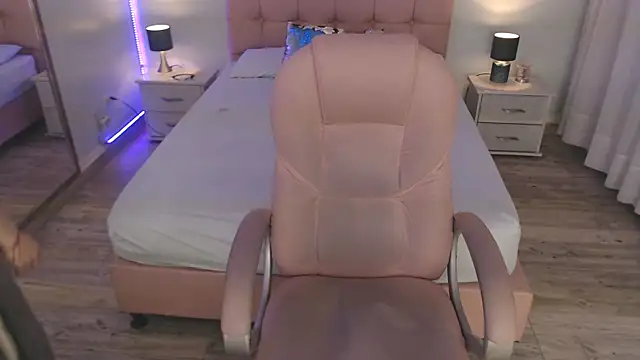 zoe jones13 online show from December 19, 2025, 2:40 am