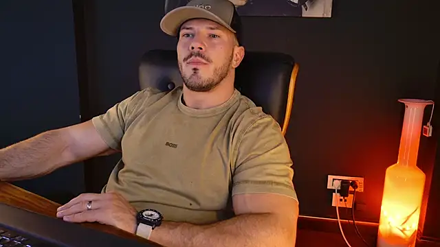 AngeloEric online show from October 30, 2025, 2:07 pm