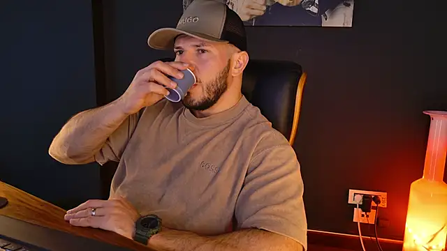 AngeloEric online show from December 4, 2025, 1:09 pm