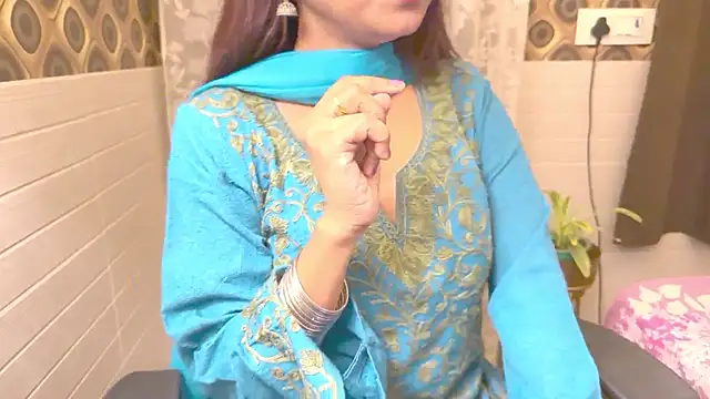 Snapshot of Your_Sassy_Goddess chatting on January 17, 2025, 5:08 pm Your Sassy Goddess online show from January 17, 2025, 5:08 pm