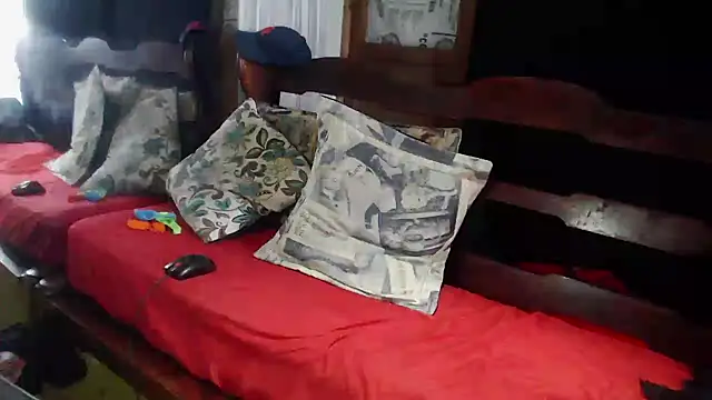 laye19 online show from November 11, 2025, 9:04 pm