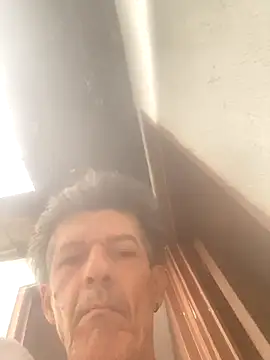 laye19 online show from December 4, 2025, 9:45 pm