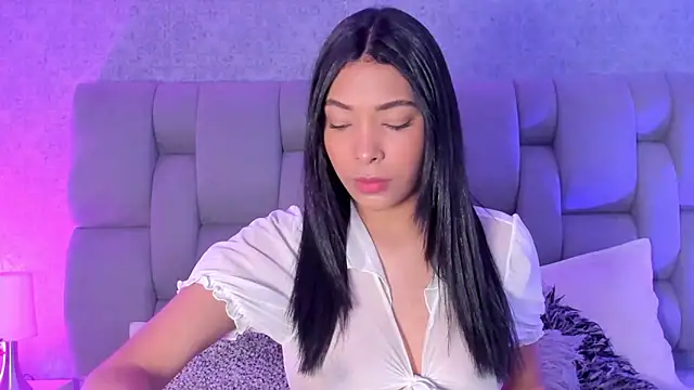 KarolRojas  online show from September 13, 2025, 3:28 am