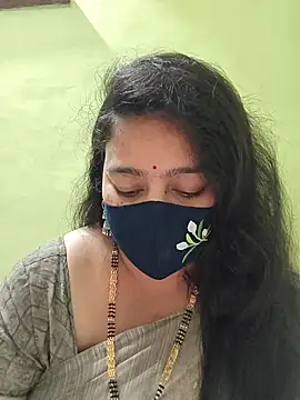 neelu-hoty online show from April 15, 2026, 12:23 pm