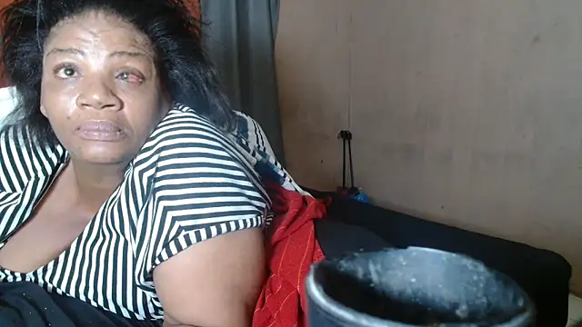 Snapshot of tinagiant chatting on May 2, 2026, 9:53 pm tinagiant online show from May 2, 2026, 9:53 pm