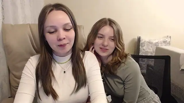 Emi1y Angel11 online show from January 28, 2025, 4:30 pm