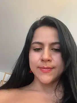 CoralineKam1 online show from February 6, 2025, 10:43 pm