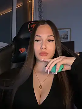 EricaWalls online show from April 17, 2026, 6:11 pm