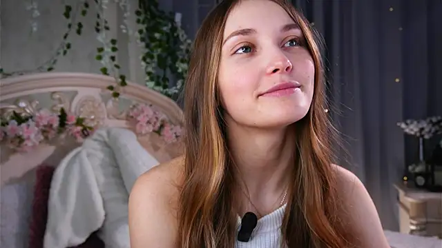 MonaEldon online show from April 15, 2026, 2:51 am