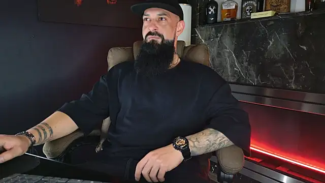 axxelrich  online show from November 13, 2025, 4:22 am