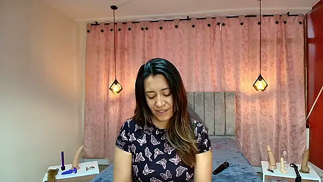 VioletaScott  online show from October 7, 2025, 1:19 pm