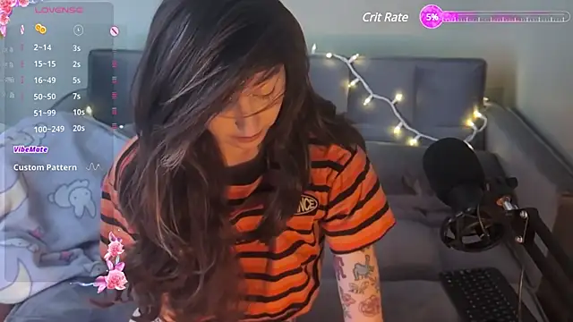 lovelylucyy online show from January 24, 2025, 6:56 pm