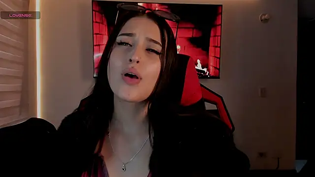 Charlotte greys online show from November 22, 2025, 10:20 pm