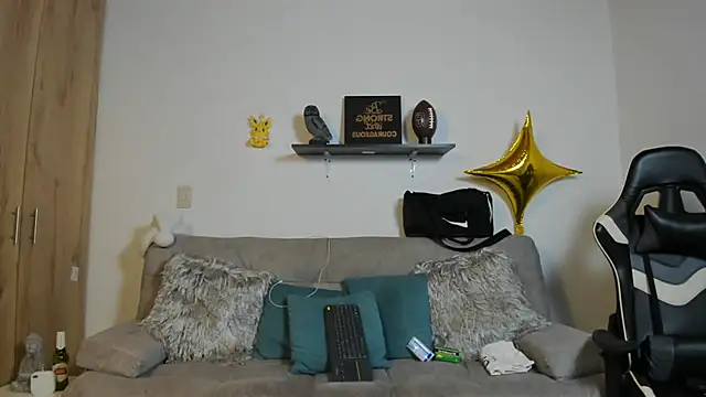 julian wallace online show from December 19, 2025, 8:27 pm