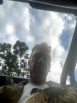 Snapshot of bentoverblonde chatting on September 19, 2025, 12:50 pm bentoverblonde online show from September 19, 2025, 12:50 pm