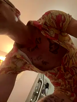 Snapshot of bentoverblonde chatting on September 22, 2025, 5:59 pm bentoverblonde online show from September 22, 2025, 5:59 pm