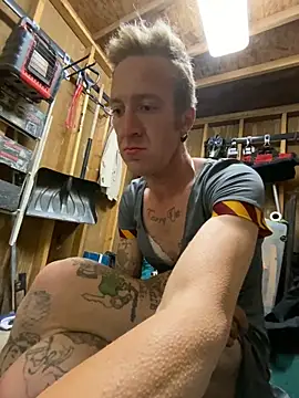 Snapshot of bentoverblonde chatting on October 27, 2025, 5:00 am bentoverblonde online show from October 27, 2025, 5:00 am