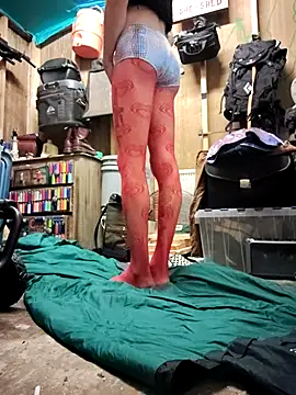 Snapshot of bentoverblonde chatting on October 29, 2025, 2:36 am bentoverblonde online show from October 29, 2025, 2:36 am