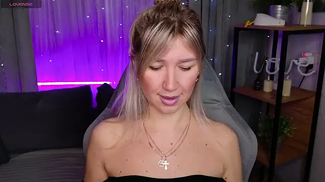 MilaBott online show from November 21, 2025, 8:18 pm