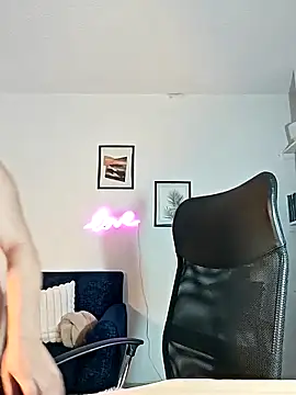 helena smith online show from November 5, 2025, 4:01 am