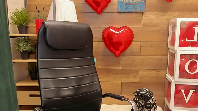 Snapshot of Moon13152 chatting on February 18, 2025, 6:58 pm Moon13152 online show from February 18, 2025, 6:58 pm