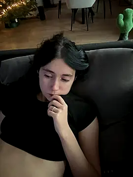 Lena Lang online show from December 14, 2025, 1:27 pm