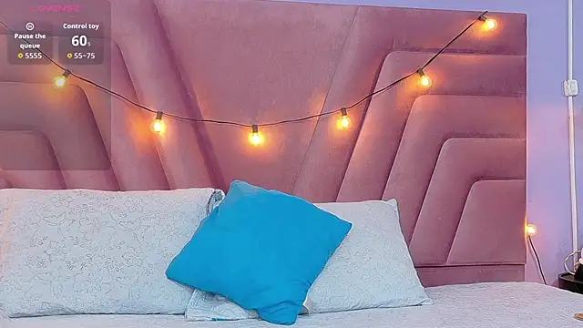 Beautifulskinny18 online show from November 1, 2025, 7:27 pm