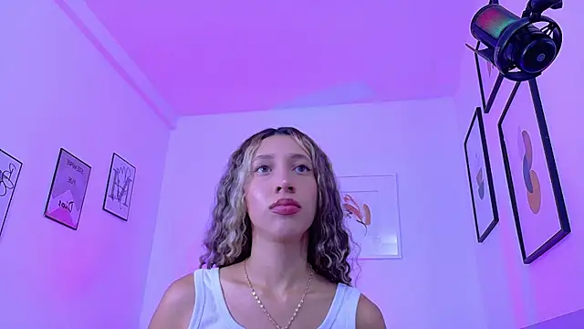 Snapshot of Beautifulskinny18 chatting on July 14, 2026, 6:57 pm Beautifulskinny18 online show from July 14, 2026, 6:57 pm