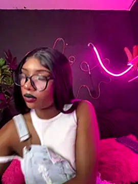 TIFFANYYSTAR online show from November 27, 2025, 5:15 pm