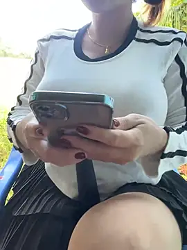 Snapshot of Bella_cum chatting on March 11, 2025, 1:26 am Bella cum online show from March 11, 2025, 1:26 am