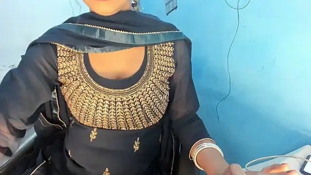 aarjulove online show from March 1, 2026, 3:47 pm