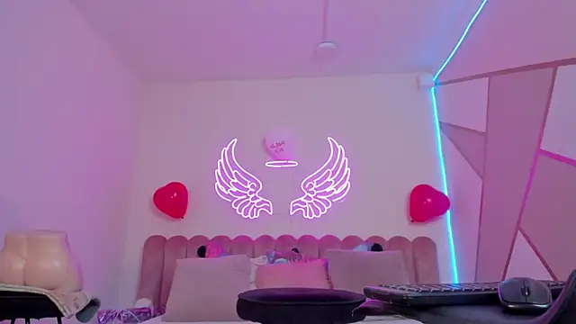  scarletmoore online show from February 8, 2025, 10:29 am