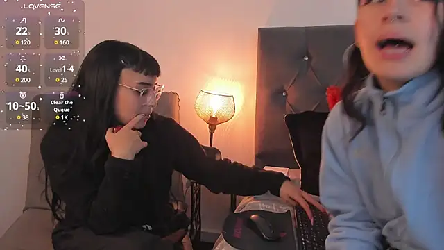 Snapshot of Zowi_Hottiee chatting on January 18, 2025, 3:31 am Zowi Hottiee online show from January 18, 2025, 3:31 am