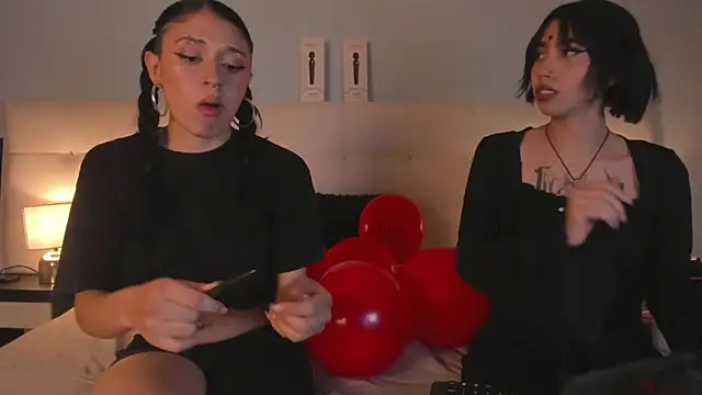 Snapshot of Zowi_Hottiee chatting on February 13, 2025, 5:16 am Zowi Hottiee online show from February 13, 2025, 5:16 am