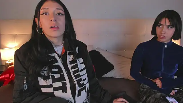 Snapshot of Zowi_Hottiee chatting on February 19, 2025, 2:55 am Zowi Hottiee online show from February 19, 2025, 2:55 am