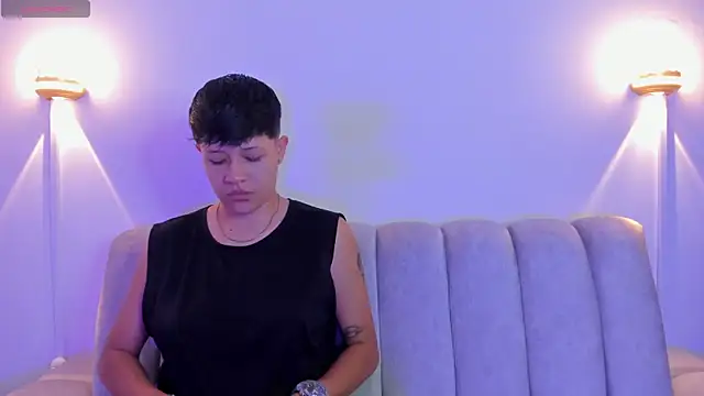 violet casper  online show from September 29, 2025, 5:12 am