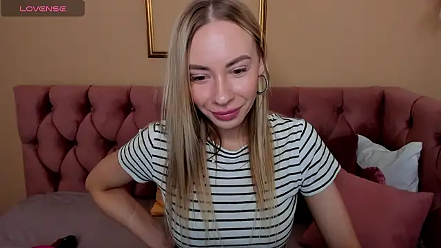 Diana Garrett online show from March 23, 2025, 1:31 am