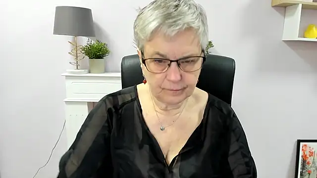 IrisDream online show from May 13, 2026, 6:11 am