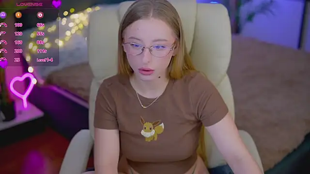 SilverrMoon online show from October 21, 2025, 7:36 pm